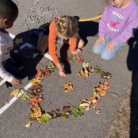 coeur en feuille fait par des élèves